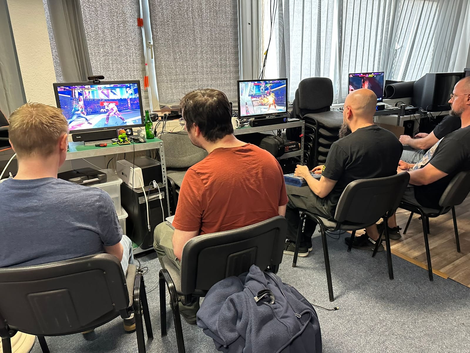 Casuals an den Screens